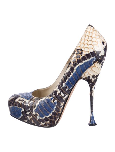 brian atwood pumps